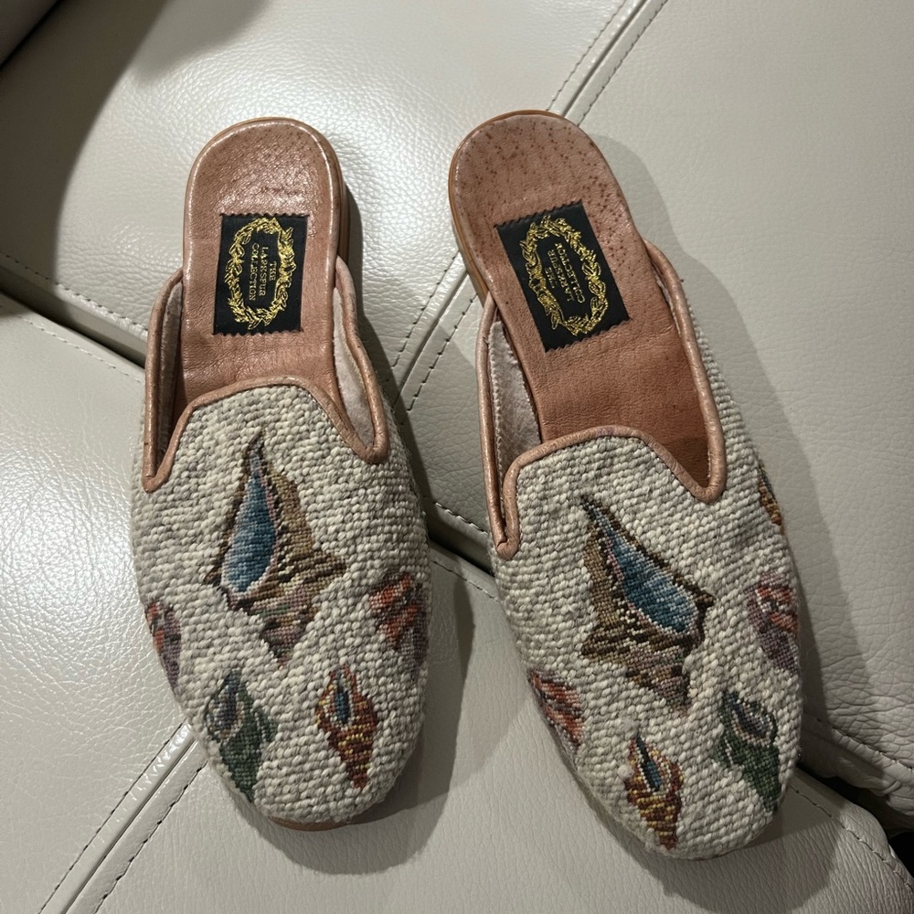 The Lockspur collection mules size medium